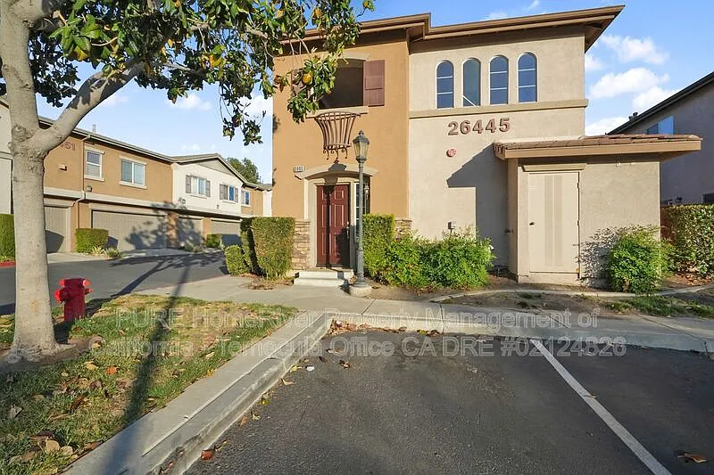 2 bed, 2.0 bath, 1213 sqft, $2,395 — Photo 2