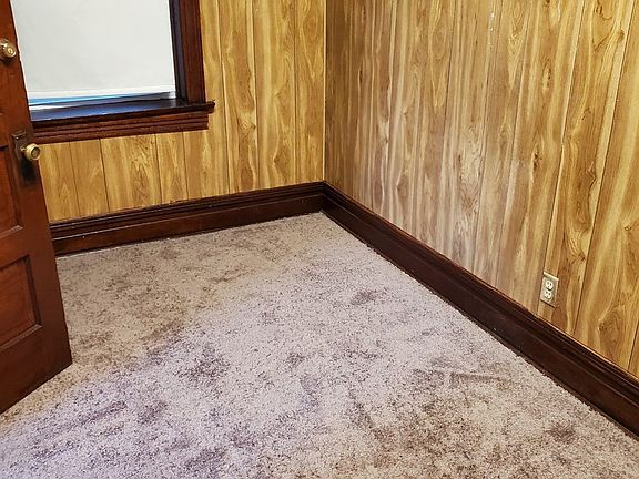 4th image of 1813 W 51st St