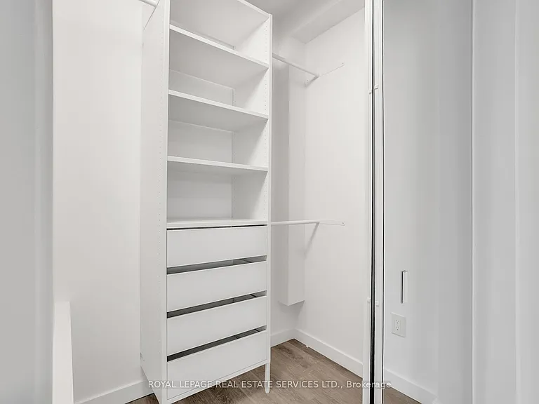 439 Winona Dr #C — Photo 31