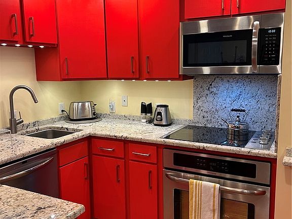 3rd image of 320 Fort Duquesne Blvd APT 7G