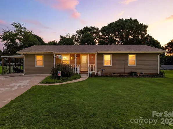 952 30th St NE, Conover, NC 28613