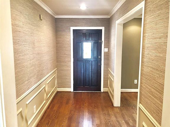 3rd image of 10003 Briar Forest Dr