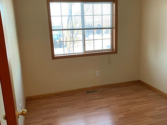 3rd image of 4959 Grenwich Pl N