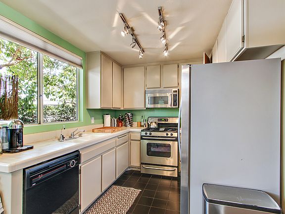 4th image of 2339 34th St Unit 43