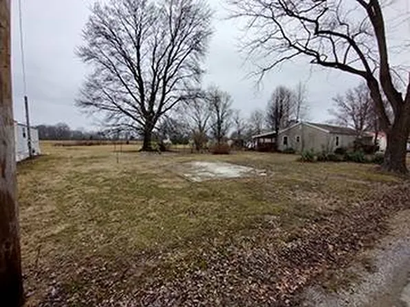 109 S Watkins St, Cisne, IL 62823