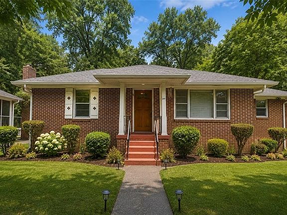 2nd image of 2647 Elsinore St