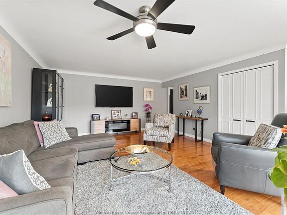 3rd image of 2550 Dandurand Ave