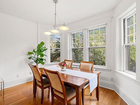 5th image of 38 Kilsyth Rd APT 21