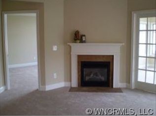 330 Summerfield Pl, Flat Rock, NC 28731