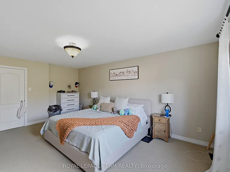 216 Horseshoe Cres — Photo 39