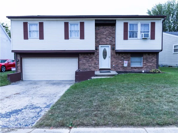 4425 Oak Creek Ln, Toledo, OH 43615