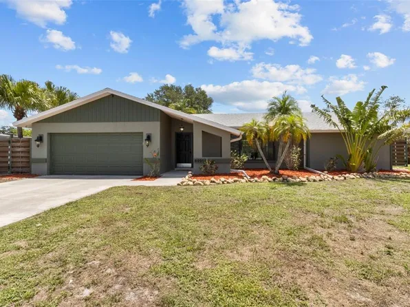 6921 8th Street Ct E, Sarasota, FL 34243