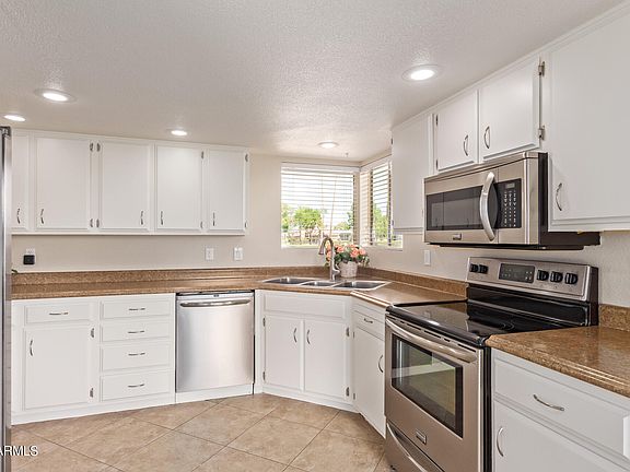 3rd image of 25254 S MOHAWK Drive