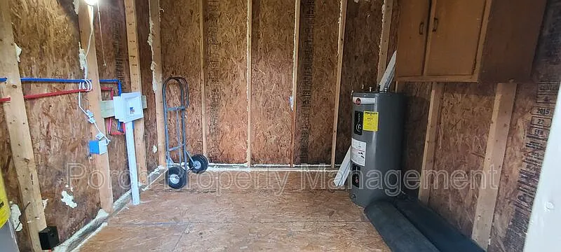 2 bed, 1.0 bath, $910 — Photo 2