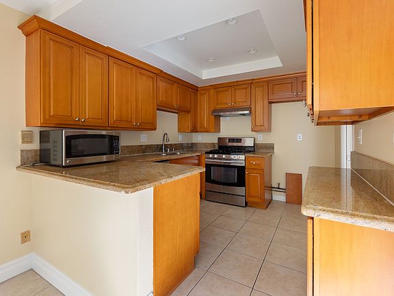 2nd image of 3911 Green Ave #3917