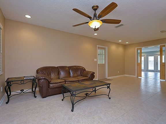 4th image of 10924 N Edison Ave