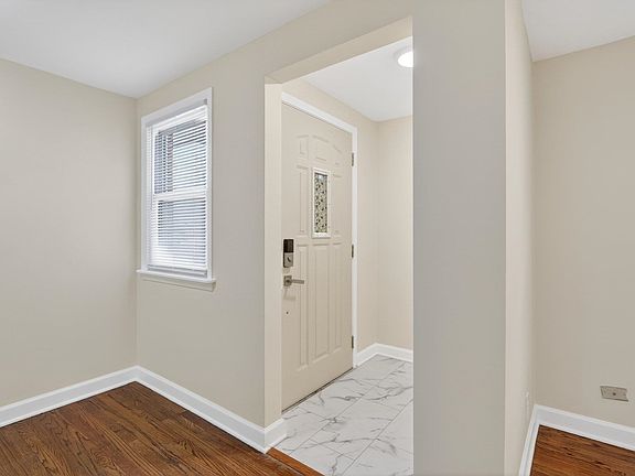 3rd image of 28 Liberty Blvd