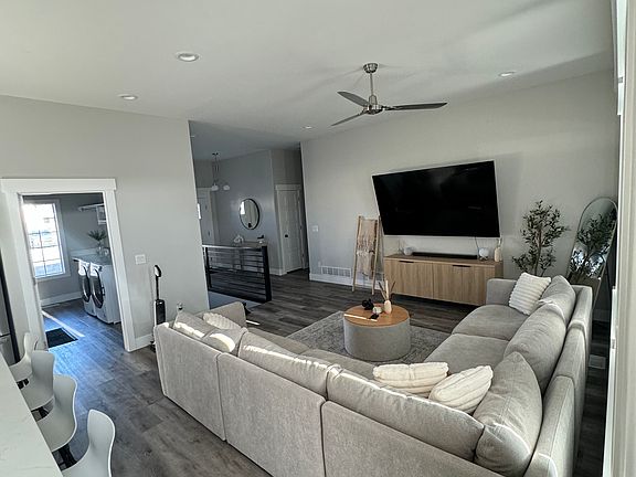 3rd image of 4184 Ventura Ave