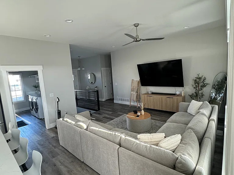 4184 Ventura Ave — Photo 3