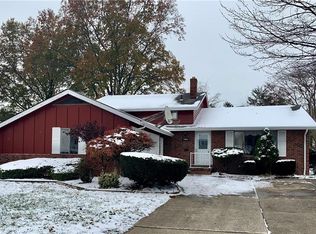 3560 Archwood Dr, Rocky River, OH 44116