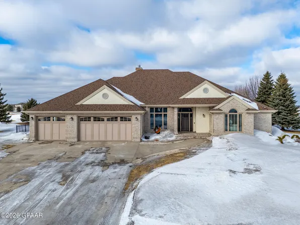 2511 Saint Andrews Dr NW, East Grand Forks, MN 56721