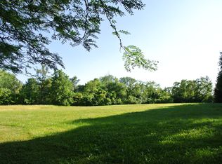 40 S Polo Dr, Barrington, IL 60010