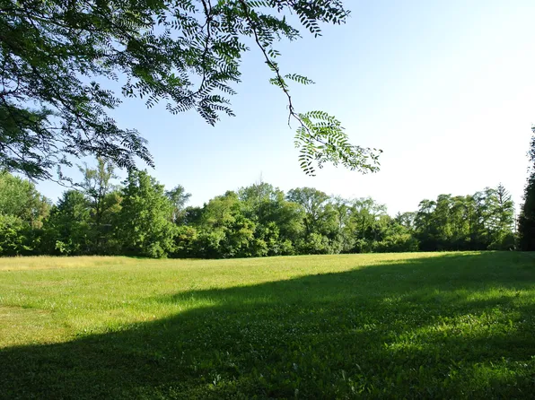 40 S Polo Dr, Barrington, IL 60010