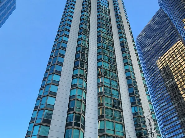 195 N Harbor Dr APT 4201, Chicago, IL 60601