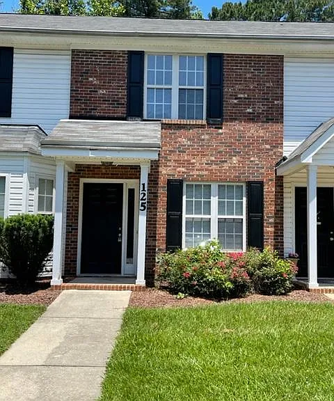 125 Lorraine Dr — Photo 2