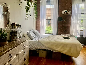 Rented by R New York