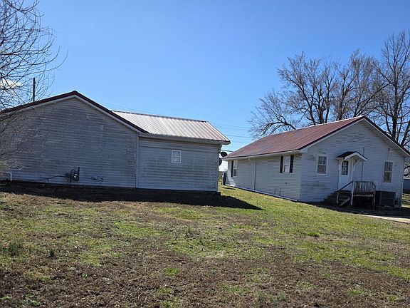 3rd image of 698    700 W Commercial Street