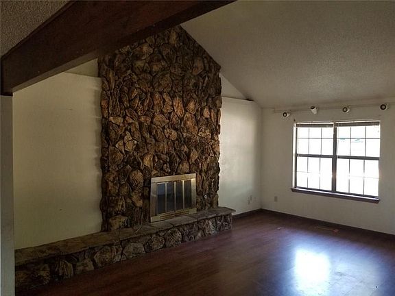 2nd image of 1910 Wilmington Ct