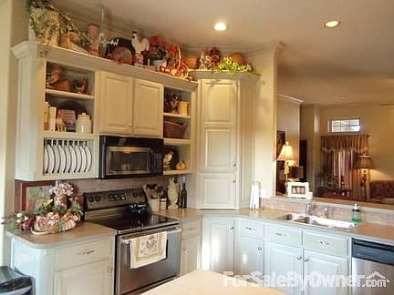Kitchen
						:
						Plenty of counter and cabinet space.