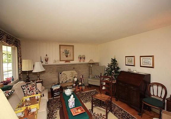 5th image of 164 W Bacon St