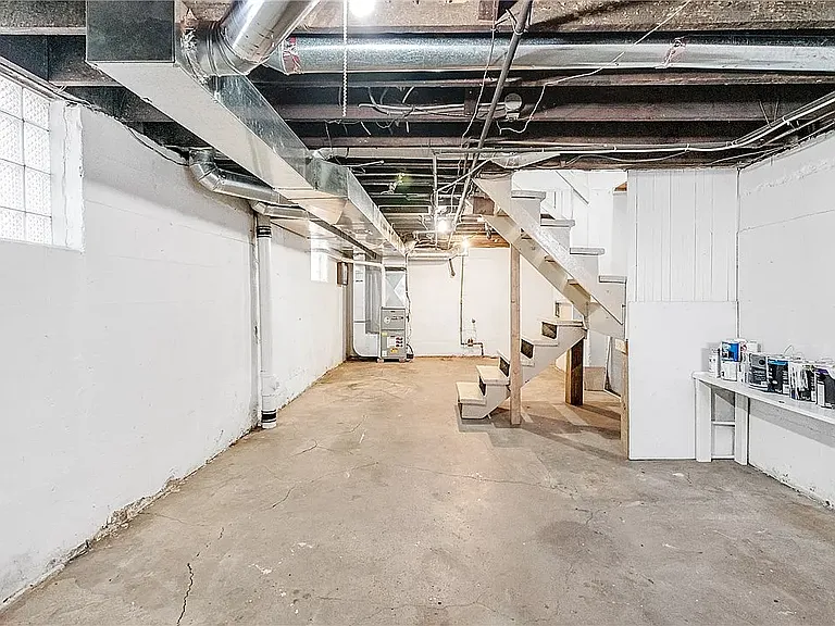 1437 N Saint Clair St — Photo 16