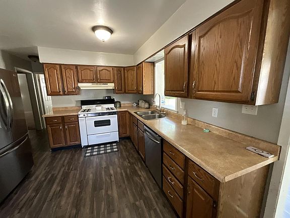 3rd image of 780 N Glenwood DRIVE
