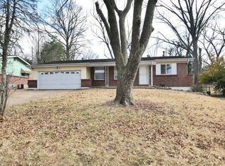 2550 Dukeland Dr, Saint Louis, MO 63136