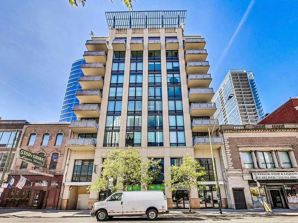 744 N Clark St #505