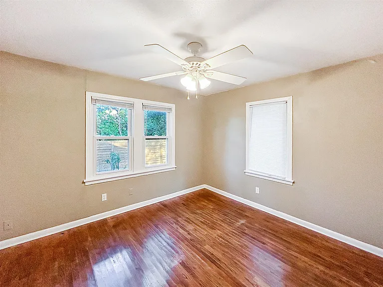 805 Herndon Ln — Photo 13