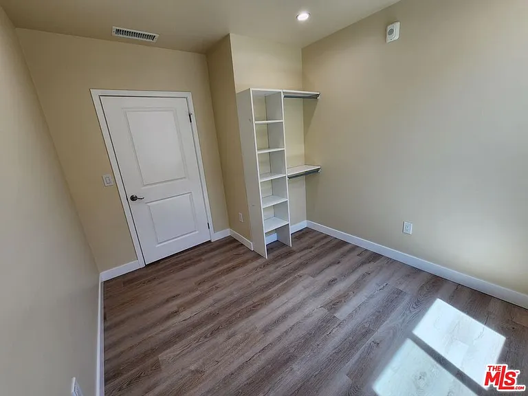 2726 S Cochran Ave #101 — Photo 14