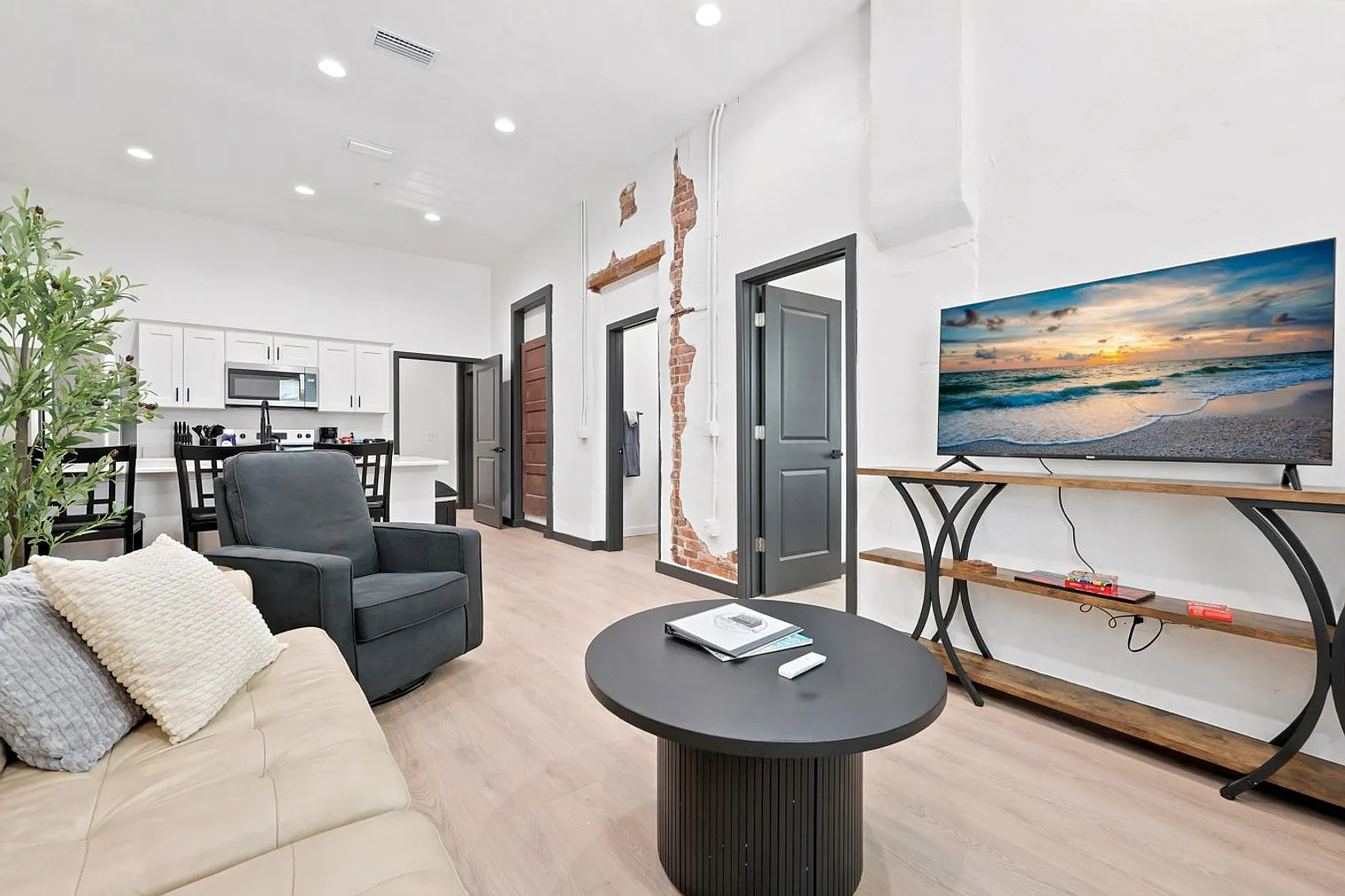 2 bed, 2.0 bath, 861 sqft, $3,964 — Photo 1