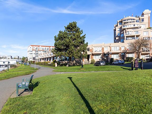 4th image of 75 Songhees Rd #306