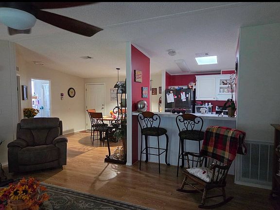 5th image of 939 Robin Dr