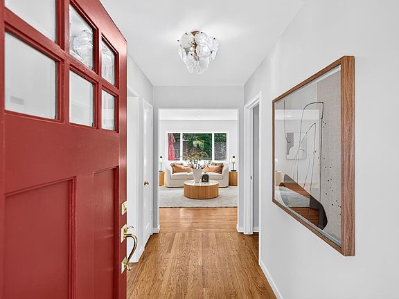 4th image of 82 Loucks Ave