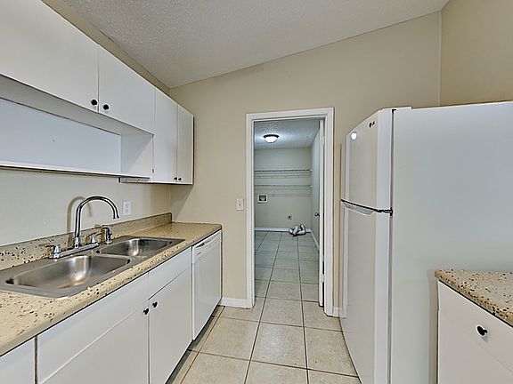4th image of 1721 S Village Dr