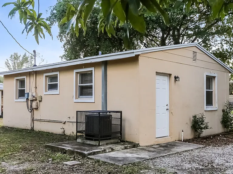 2323 NW 12th Ct — Photo 15