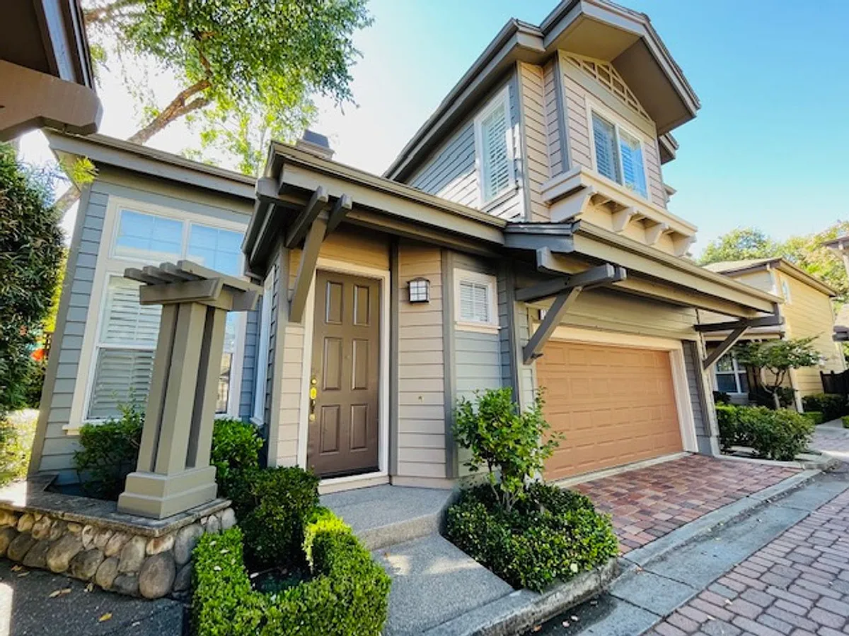 Building Photo - 1075 River Rock Ln