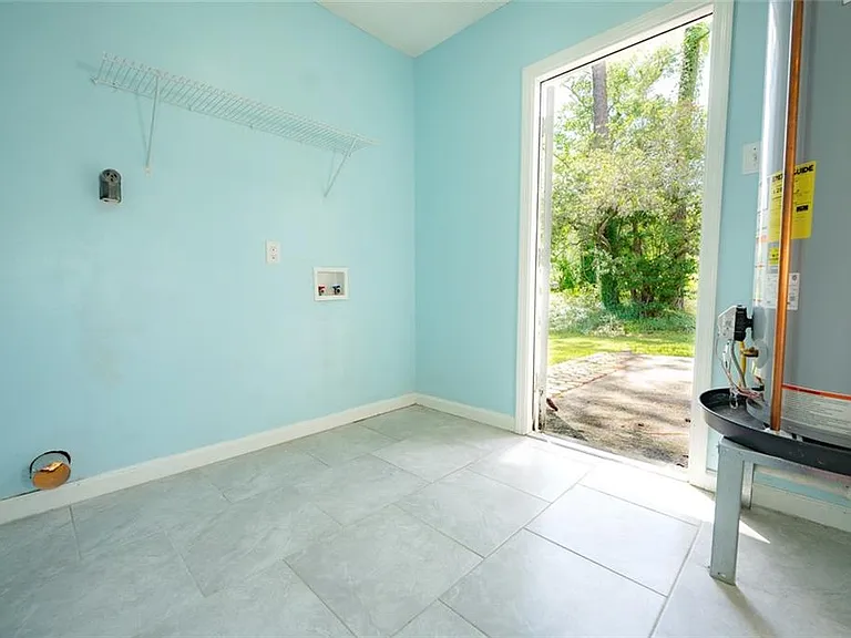 1850 Panorama Blvd W — Photo 16
