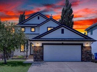 121 E Springmere Rd, Chestermere, AB T1X 1R4