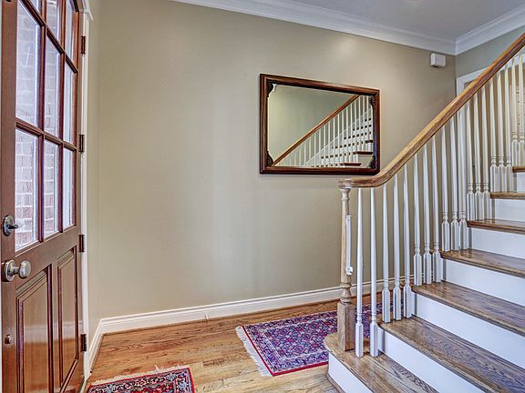 4th image of 1302 E Hunters Court Dr